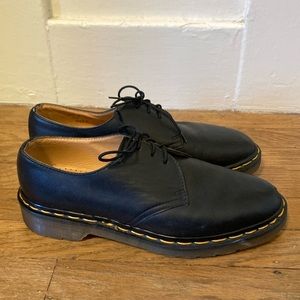 DR. MARTENS AW 1484 vintage  3-eye Oxfords in black, made in England